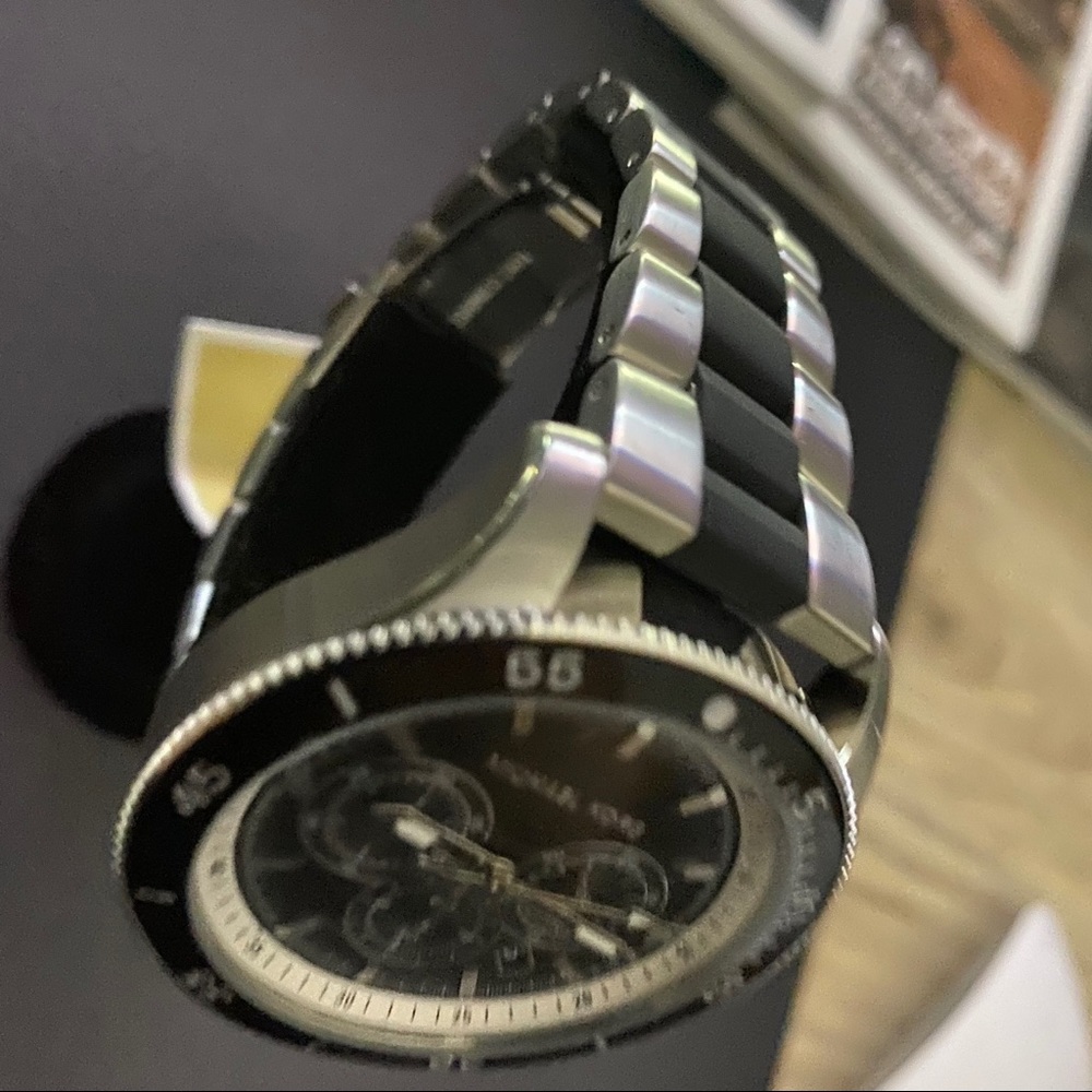 Michael kors watch silver and black - Picture 3 of 6